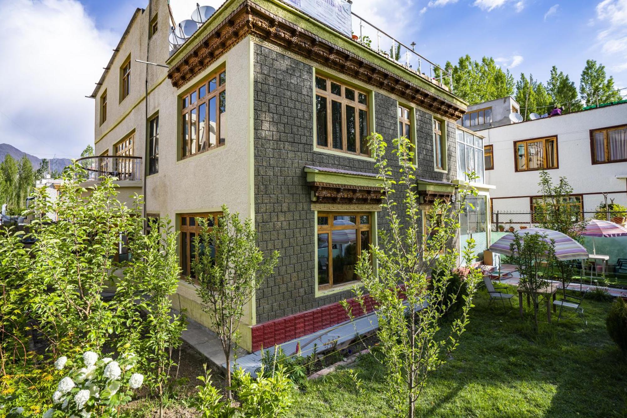 Rainbow Holiday Home Leh Luaran gambar