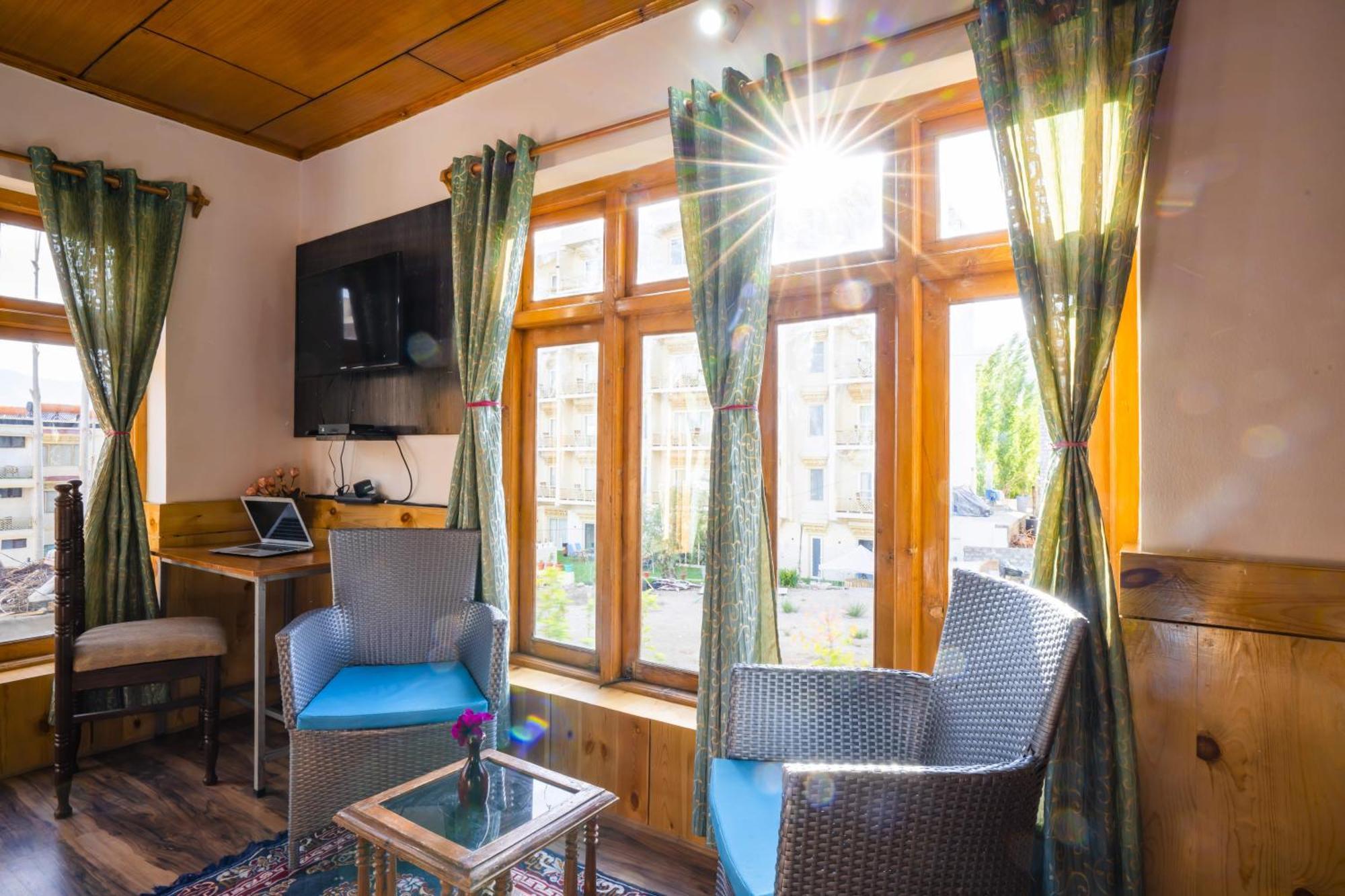 Rainbow Holiday Home Leh Luaran gambar